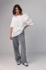 Подовжена футболка oversize з об'ємною квіткою - 12378 біла