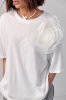 Подовжена футболка oversize з об'ємною квіткою - 12378 біла