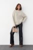 В'язаний светр з косами oversize 231198 бежевий